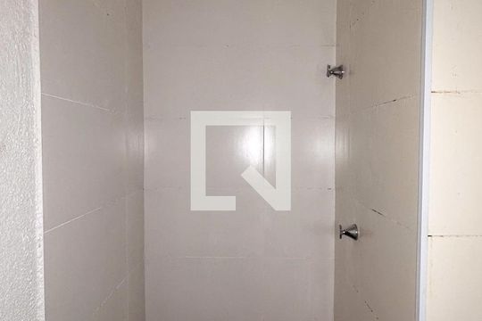 Banheiro de apartamento à venda com 2 quartos, 37m² em Jardim São Luís, São Paulo