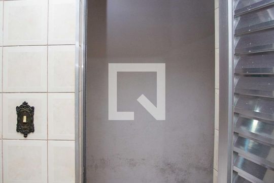 Banheiro de casa à venda com 1 quarto, 100m² em Cidade Júlia, Diadema