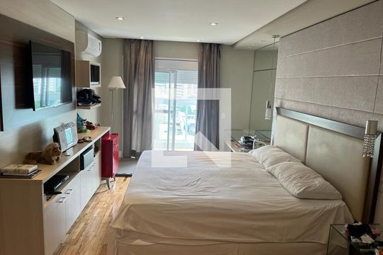 Apartamento à venda com 3 quartos, 210m² em Vila Olímpia, São Paulo