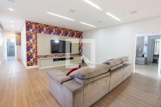 Sala de TV de casa de condomínio para alugar com 4 quartos, 313m² em Granja Marileusa, Uberlândia