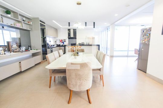 Sala de casa de condomínio para alugar com 4 quartos, 313m² em Granja Marileusa, Uberlândia