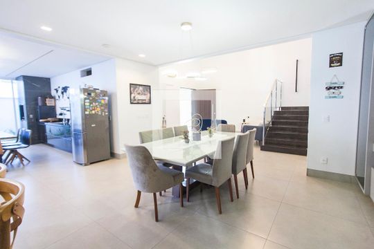 Sala de casa de condomínio para alugar com 4 quartos, 313m² em Granja Marileusa, Uberlândia