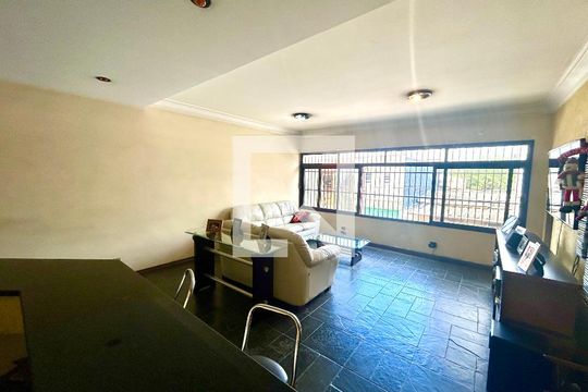 Sala de casa para alugar com 3 quartos, 270m² em Jardim Frizzo, Guarulhos