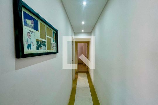 Corredor  de apartamento à venda com 2 quartos, 59m² em Picanço, Guarulhos