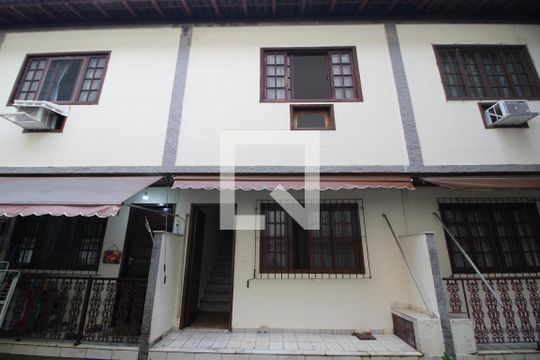 Fachada de casa de condomínio à venda com 2 quartos, 81m² em Taquara, Rio de Janeiro