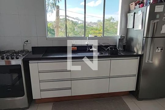 Cozinha de casa de condomínio para alugar com 3 quartos, 160m² em Chácara Pavoeiro, Cotia