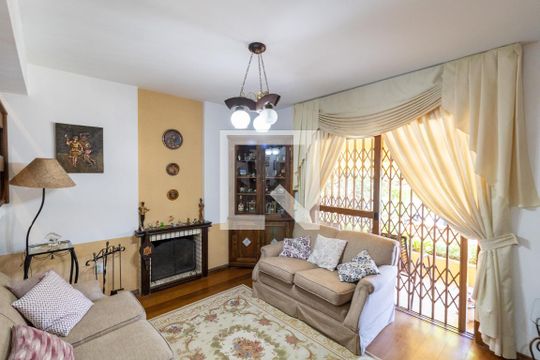Sala de casa à venda com 3 quartos, 240m² em Espírito Santo, Porto Alegre