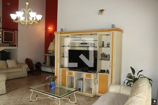 Sala de casa de condomínio para alugar com 4 quartos, 1100m² em São Paulo Ii, Cotia