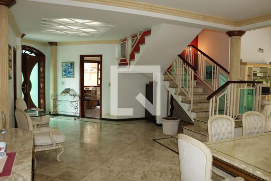 Sala de casa de condomínio para alugar com 4 quartos, 1100m² em São Paulo Ii, Cotia