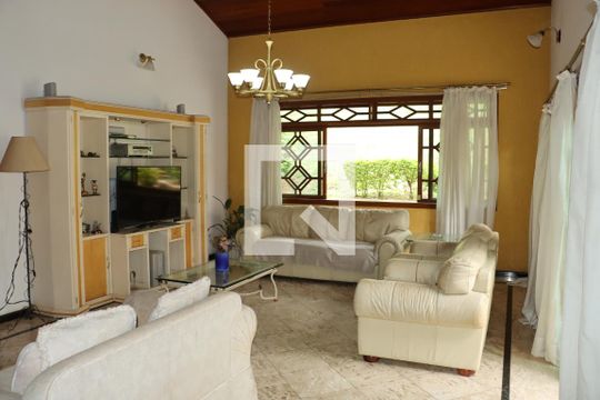 Sala de casa de condomínio para alugar com 4 quartos, 1100m² em São Paulo Ii, Cotia