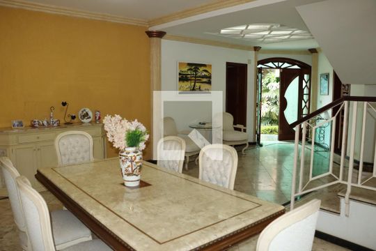 Sala de casa de condomínio para alugar com 4 quartos, 1100m² em São Paulo Ii, Cotia