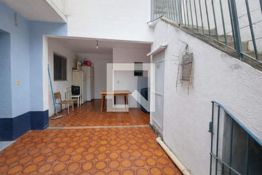 Quintal de casa à venda com 3 quartos, 160m² em Quitaúna, Osasco
