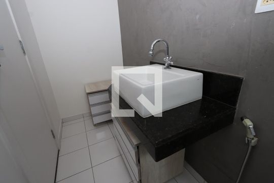Banheiro da Suíte 1 de casa de condomínio à venda com 2 quartos, 69m² em Vila Lucia, São Paulo