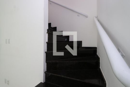 Escada de casa de condomínio à venda com 2 quartos, 69m² em Vila Lucia, São Paulo