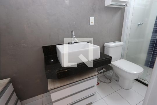 Banheiro da Suíte 1 de casa de condomínio à venda com 2 quartos, 69m² em Vila Lucia, São Paulo