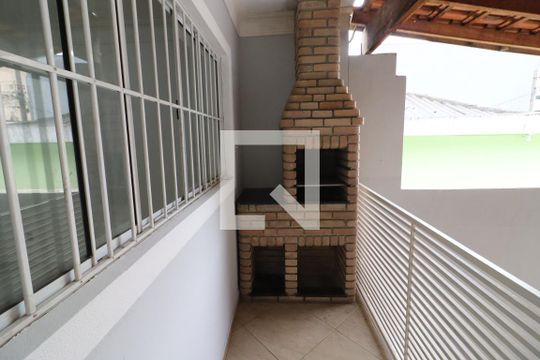 Quintal de casa à venda com 2 quartos, 80m² em Km 18, Osasco