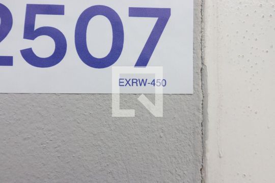 Placa  de casa à venda com 2 quartos, 80m² em Km 18, Osasco