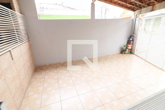 Garagem de casa à venda com 2 quartos, 80m² em Km 18, Osasco