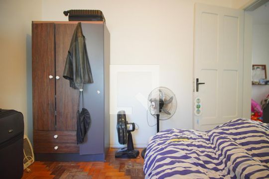 Quarto 2 de casa à venda com 2 quartos, 280m² em São Sebastião, Porto Alegre