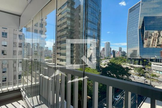 Sacada de kitnet/studio à venda com 1 quarto, 43m² em Pinheiros, São Paulo
