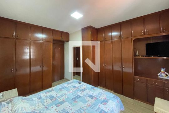 Casa à venda com 3 quartos, 220m² em Parque Sao Domingos, São Paulo