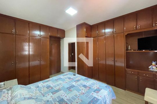 Casa à venda com 3 quartos, 220m² em Parque Sao Domingos, São Paulo