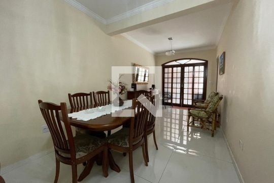 Casa à venda com 3 quartos, 220m² em Parque Sao Domingos, São Paulo