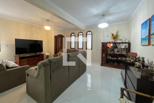 Casa à venda com 3 quartos, 220m² em Parque Sao Domingos, São Paulo