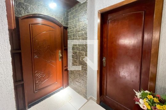 Casa à venda com 3 quartos, 220m² em Parque Sao Domingos, São Paulo