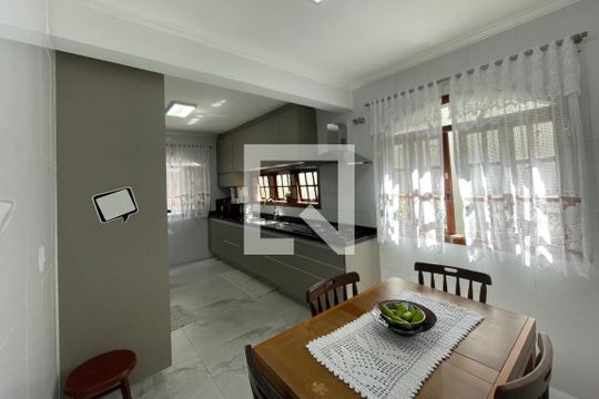 Casa à venda com 3 quartos, 220m² em Parque Sao Domingos, São Paulo
