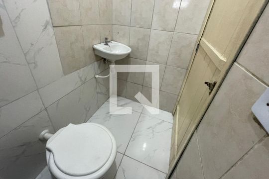 Casa para alugar com 1 quarto, 48m² em Parque São Luís, Embu das Artes
