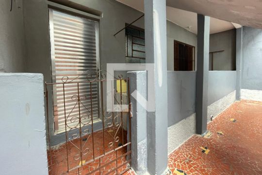 Casa para alugar com 1 quarto, 48m² em Parque São Luís, Embu das Artes