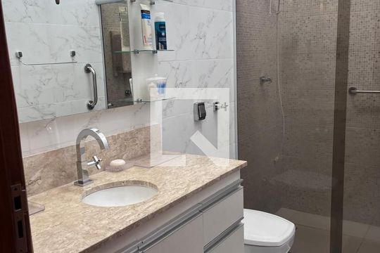 Banheiro de casa à venda com 5 quartos, 243m² em Vila Joana, Jundiaí