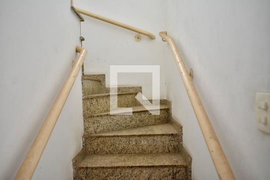 Escada de casa à venda com 5 quartos, 170m² em Vila da Saúde, São Paulo