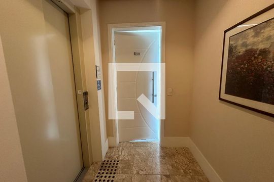 Hall de entrada de apartamento para alugar com 3 quartos, 136m² em Alphaville Empresarial, Barueri