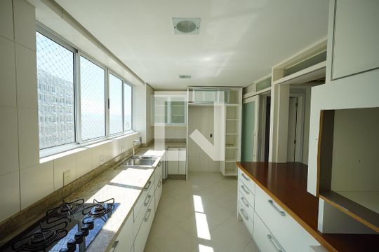 Cozinha de apartamento para alugar com 3 quartos, 140m² em Centro, Florianópolis