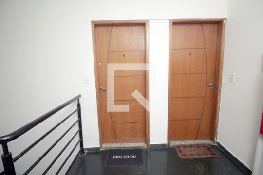 Hall de entrada de apartamento à venda com 3 quartos, 57m² em Utinga, Santo André