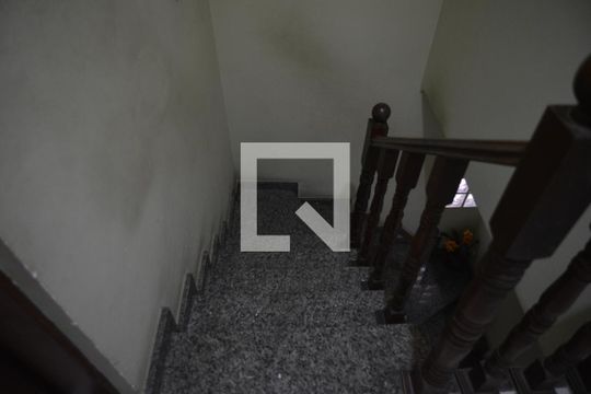 Escada de casa à venda com 3 quartos, 127m² em Vila Curuçá, Santo André