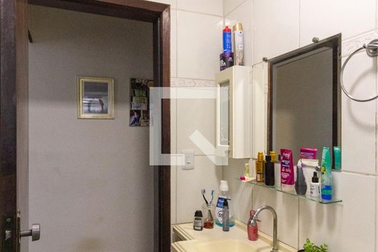 Casa 1 - Banheiro 1 de casa à venda com 4 quartos, 242m² em Vila Augusta, Guarulhos