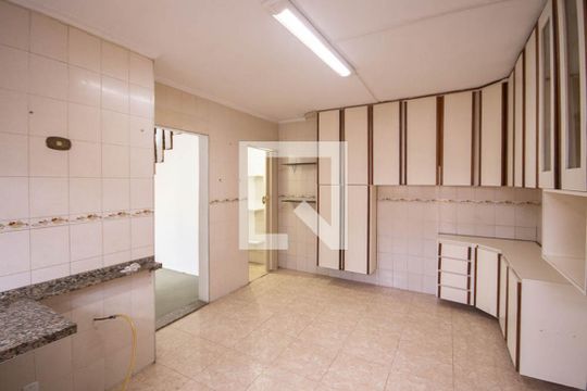 Cozinha - Armários de casa à venda com 3 quartos, 150m² em Vila Constança, São Paulo