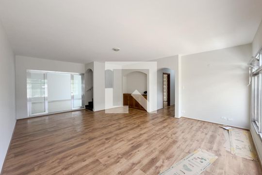 Sala de casa à venda com 4 quartos, 350m² em Vila Madalena, São Paulo