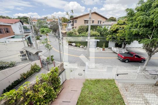 Vista de casa à venda com 4 quartos, 350m² em Vila Madalena, São Paulo
