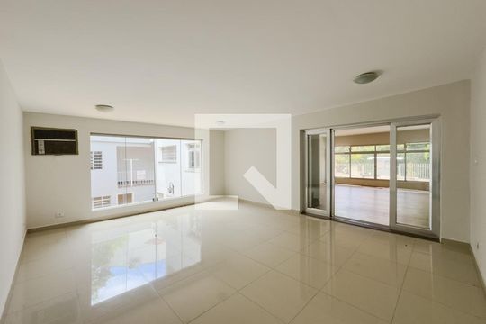 Sala de casa à venda com 4 quartos, 350m² em Vila Madalena, São Paulo
