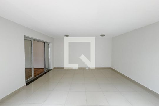 Sala de casa à venda com 4 quartos, 350m² em Vila Madalena, São Paulo