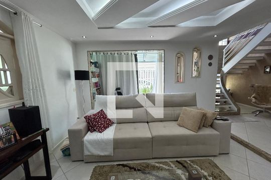 Sala 1 de casa para alugar com 3 quartos, 300m² em Vila Valqueire, Rio de Janeiro
