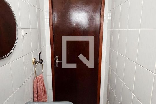 Lavabo de casa à venda com 3 quartos, 165m² em Jardim Ester Yolanda, São Paulo