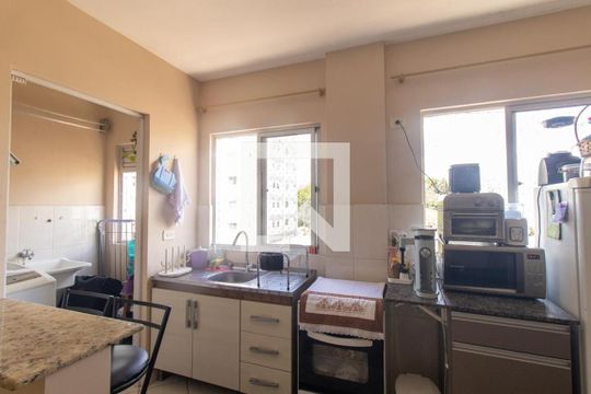 Sala/Cozinha de apartamento à venda com 1 quarto, 36m² em Água Verde, Curitiba