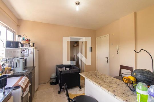 Sala/Cozinha de apartamento à venda com 1 quarto, 36m² em Água Verde, Curitiba