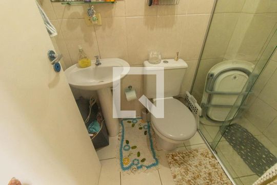 Banheiro Social de apartamento à venda com 1 quarto, 36m² em Água Verde, Curitiba