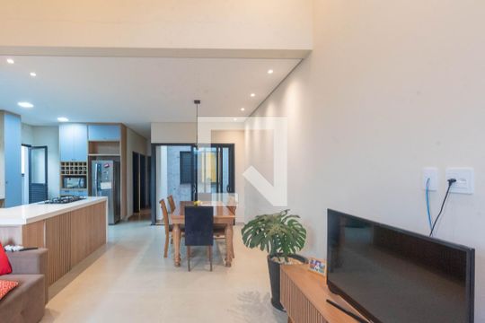 Casa para alugar com 3 quartos, 167m² em Jardim Ipaussurama, Campinas